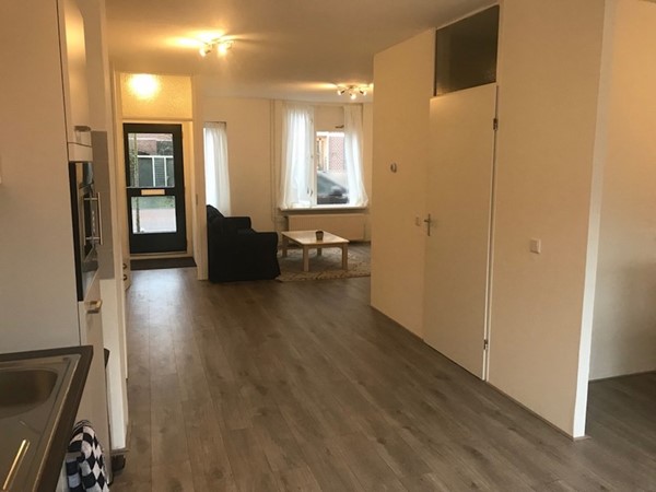 L. Keuken en woonkamer.JPG